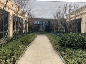 雨湖潭房中央公园交通便利，配套完善